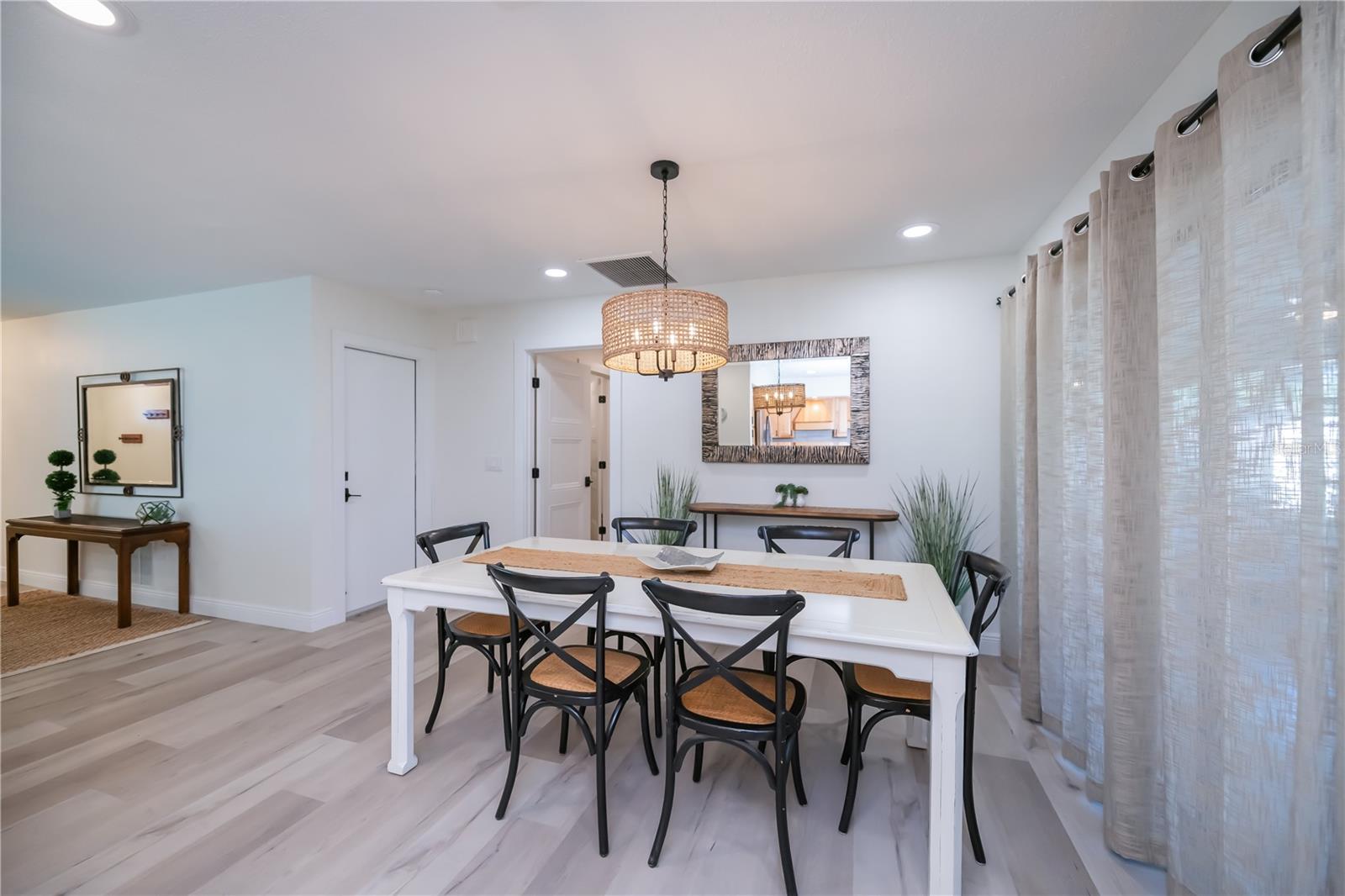 Image 14 of 75 For 370 Crane Road