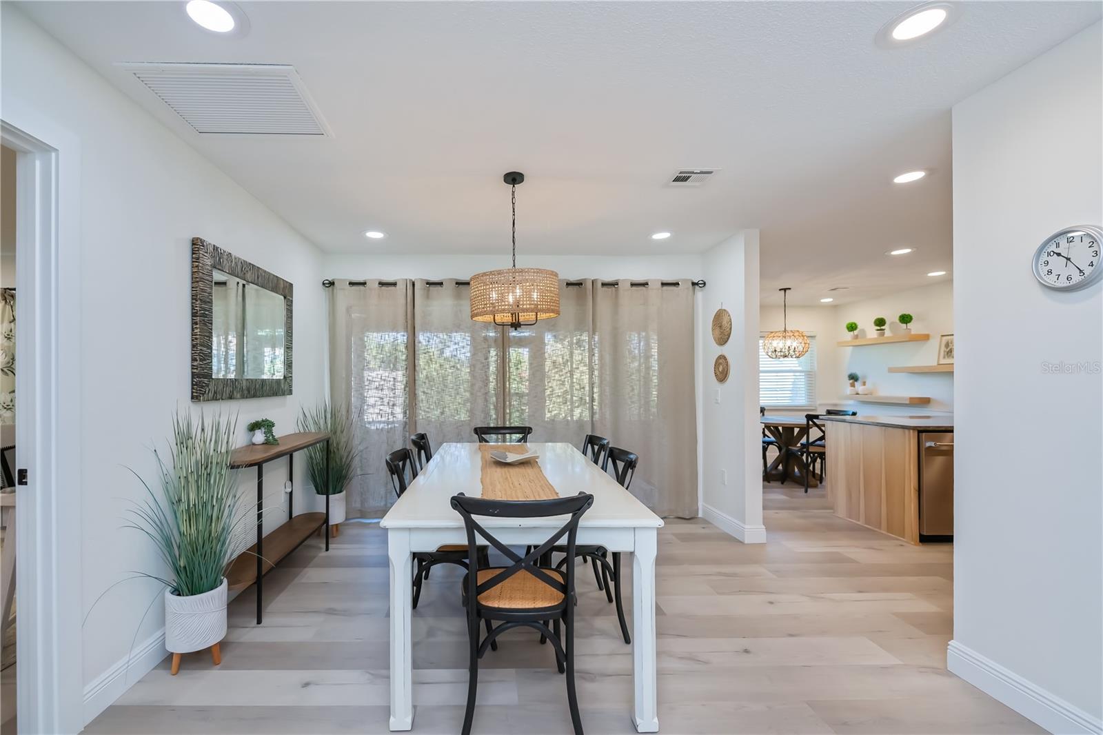 Image 18 of 75 For 370 Crane Road