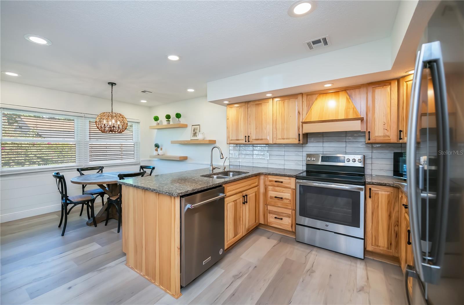 Image 19 of 75 For 370 Crane Road