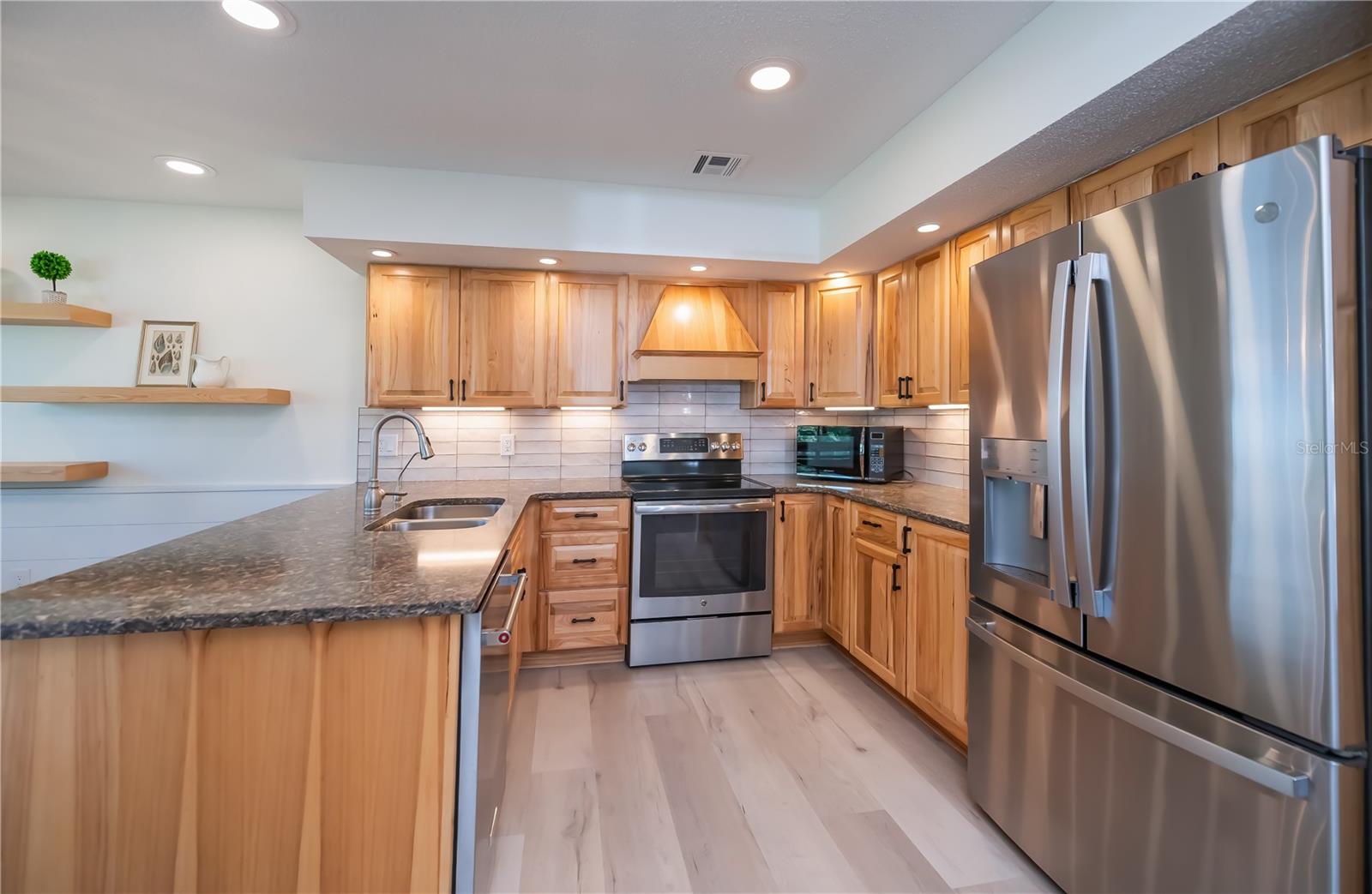 Image 22 of 75 For 370 Crane Road