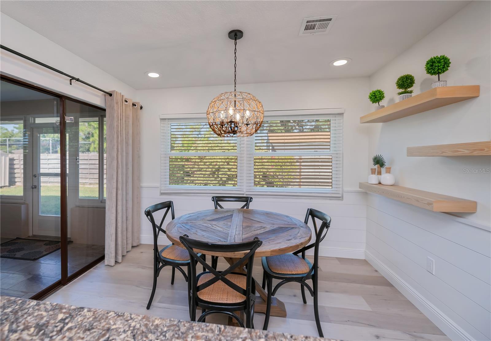 Image 25 of 75 For 370 Crane Road