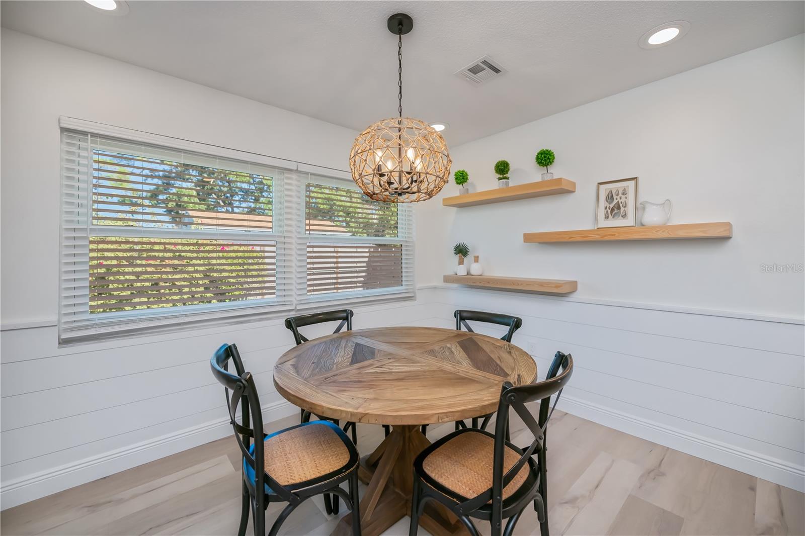 Image 27 of 75 For 370 Crane Road