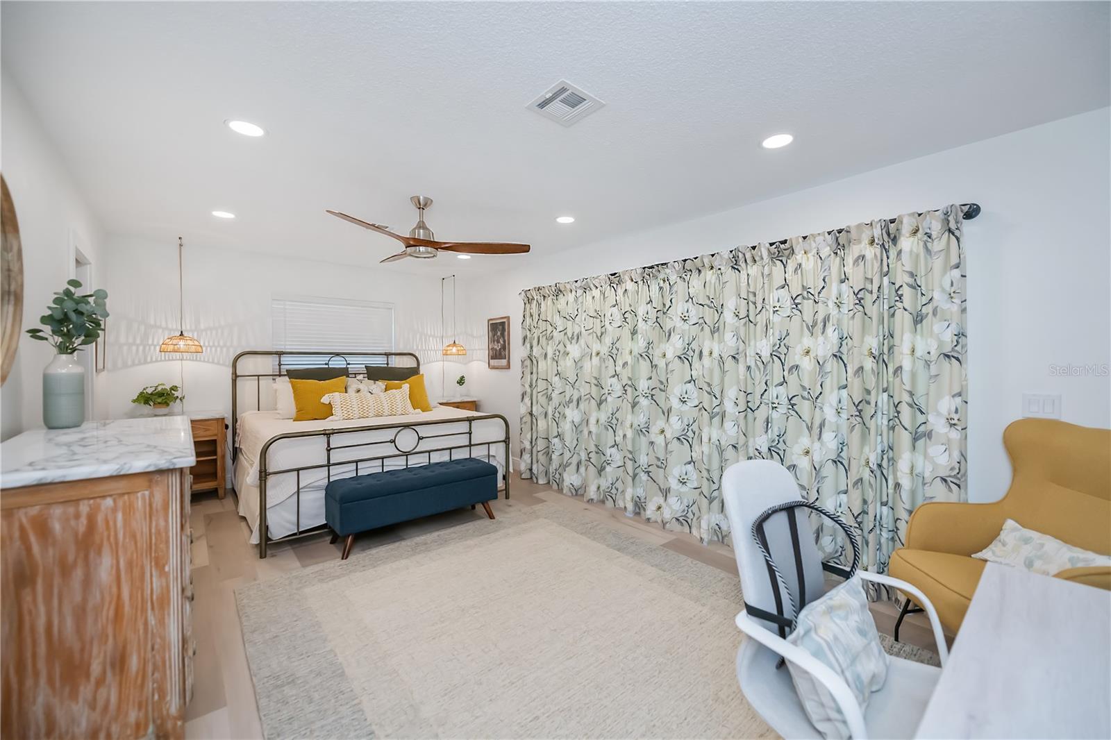 Image 36 of 75 For 370 Crane Road