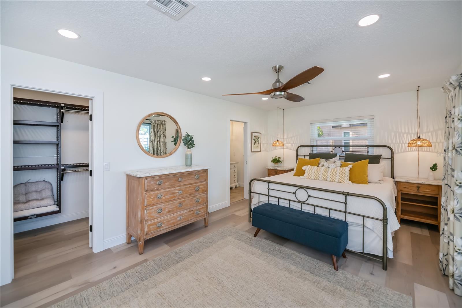 Image 39 of 75 For 370 Crane Road