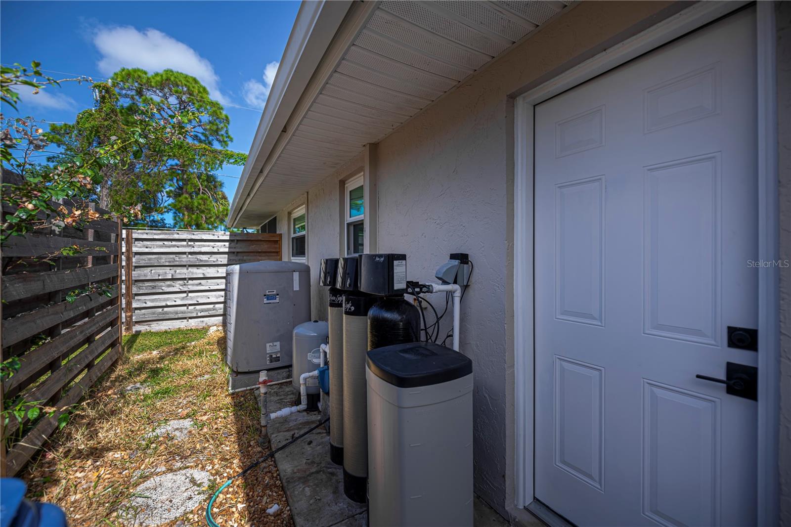 Image 62 of 75 For 370 Crane Road