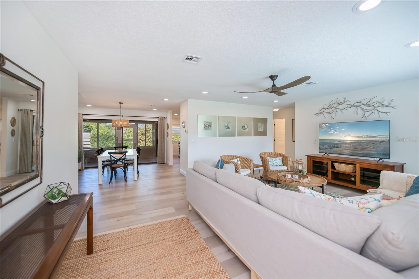 Image 7 of 75 For 370 Crane Road