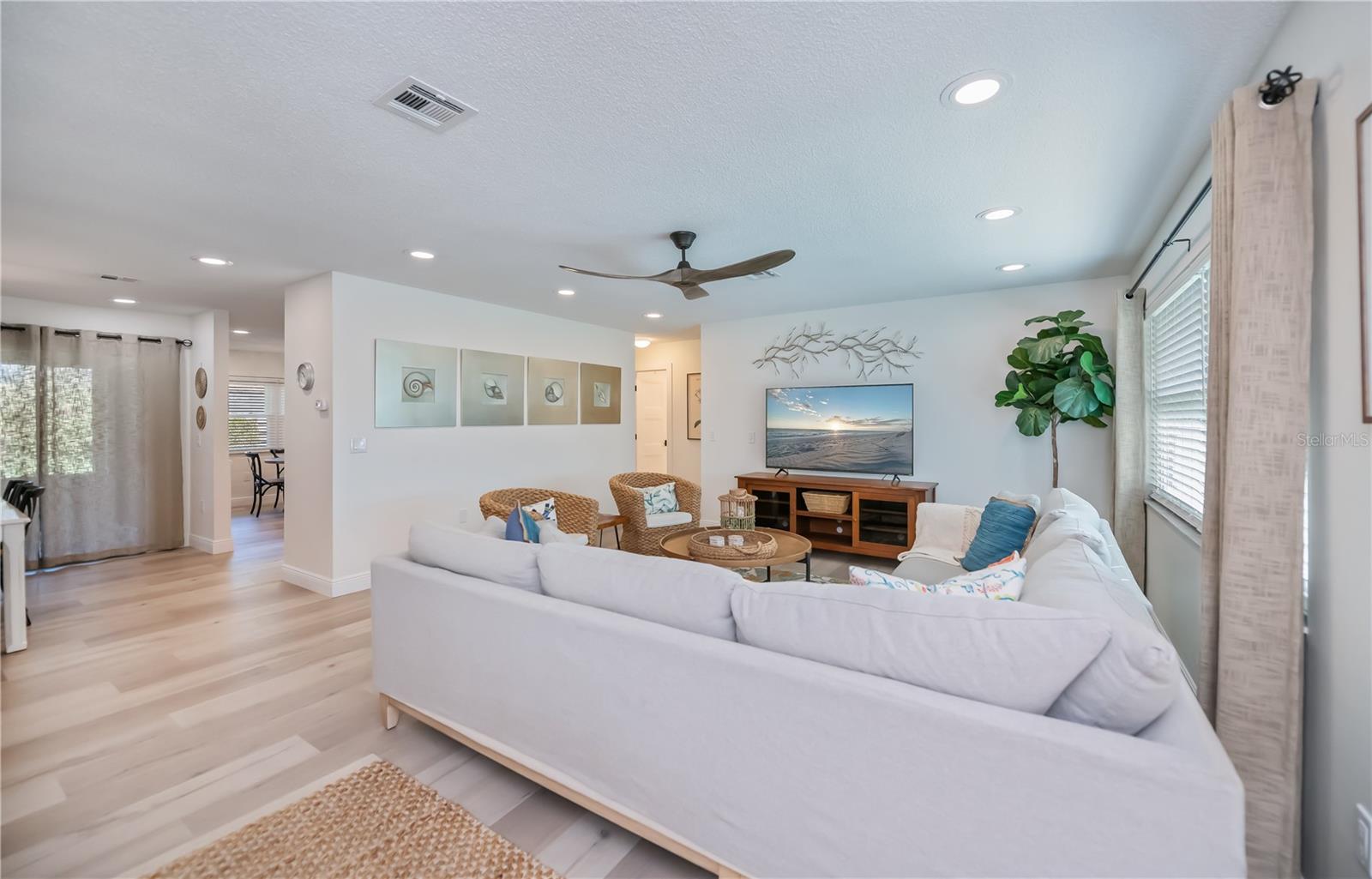 Image 8 of 75 For 370 Crane Road