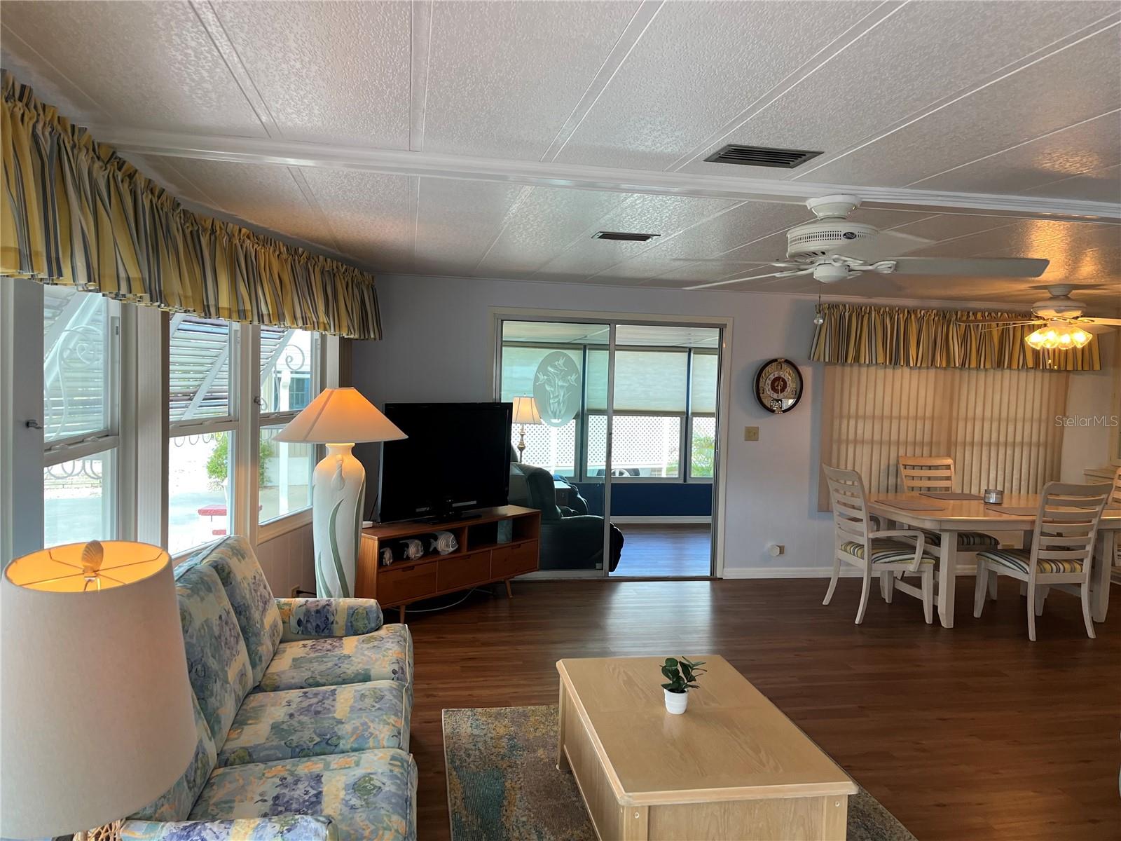Image 13 of 47 For 826 Jolanda Circle