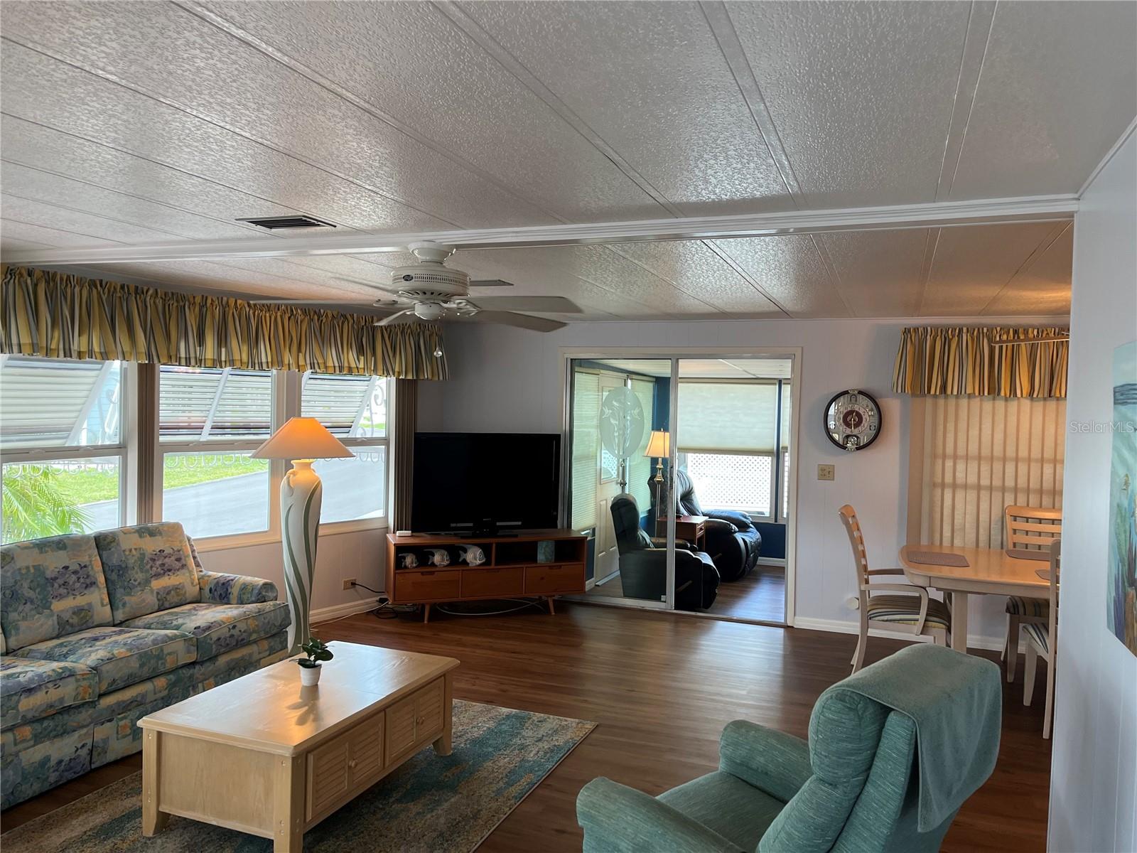 Image 16 of 47 For 826 Jolanda Circle