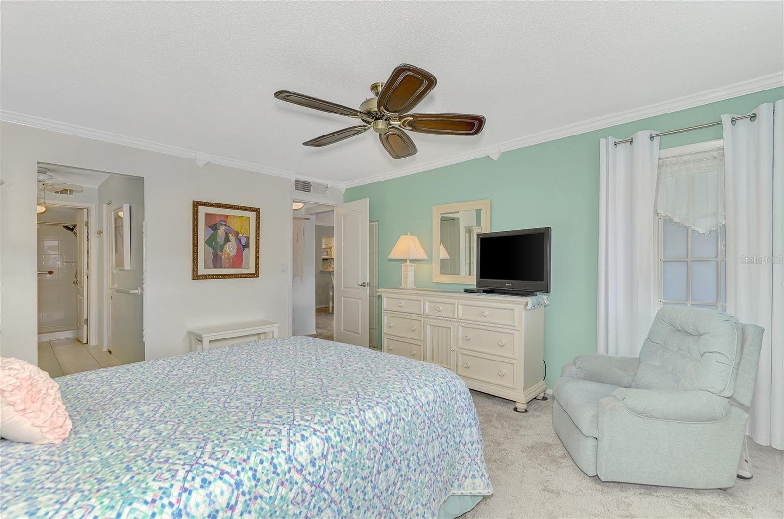 Image 12 of 58 For 330 Mission Trail N I