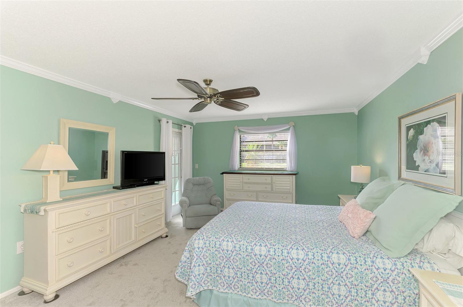 Image 13 of 58 For 330 Mission Trail N I