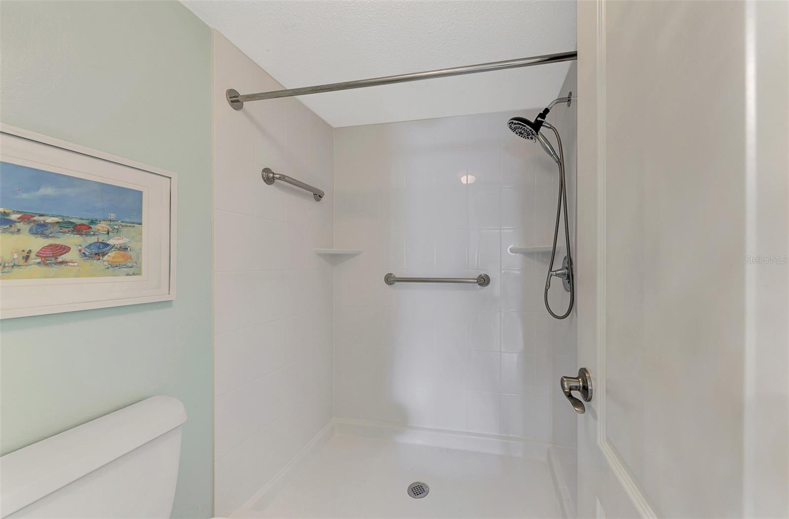 Image 17 of 58 For 330 Mission Trail N I