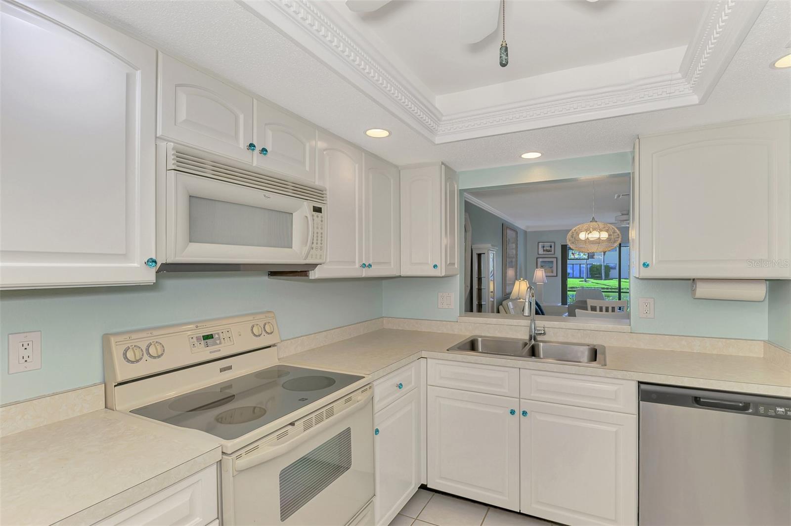 Image 41 of 58 For 330 Mission Trail N I