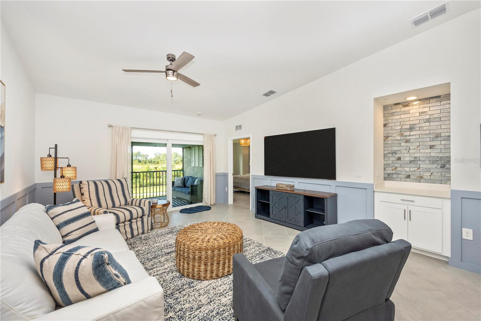 Image 22 of 99 For 17500 Opal Sand Court 207