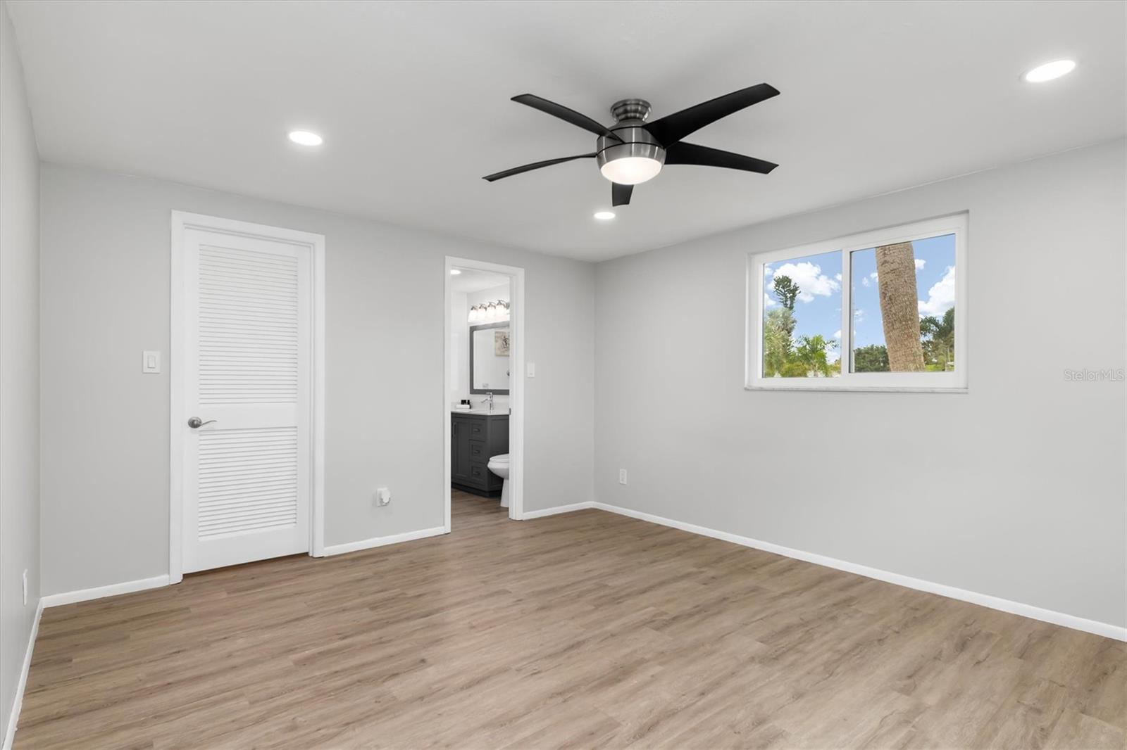 Image 16 of 30 For 510 Venice Boulevard