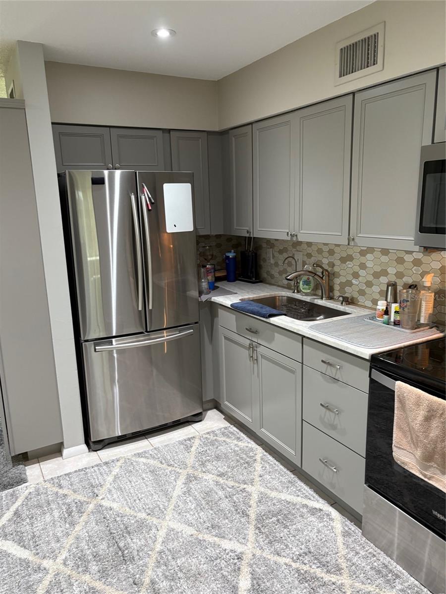 Image 6 of 14 For 1215 Laurel Avenue