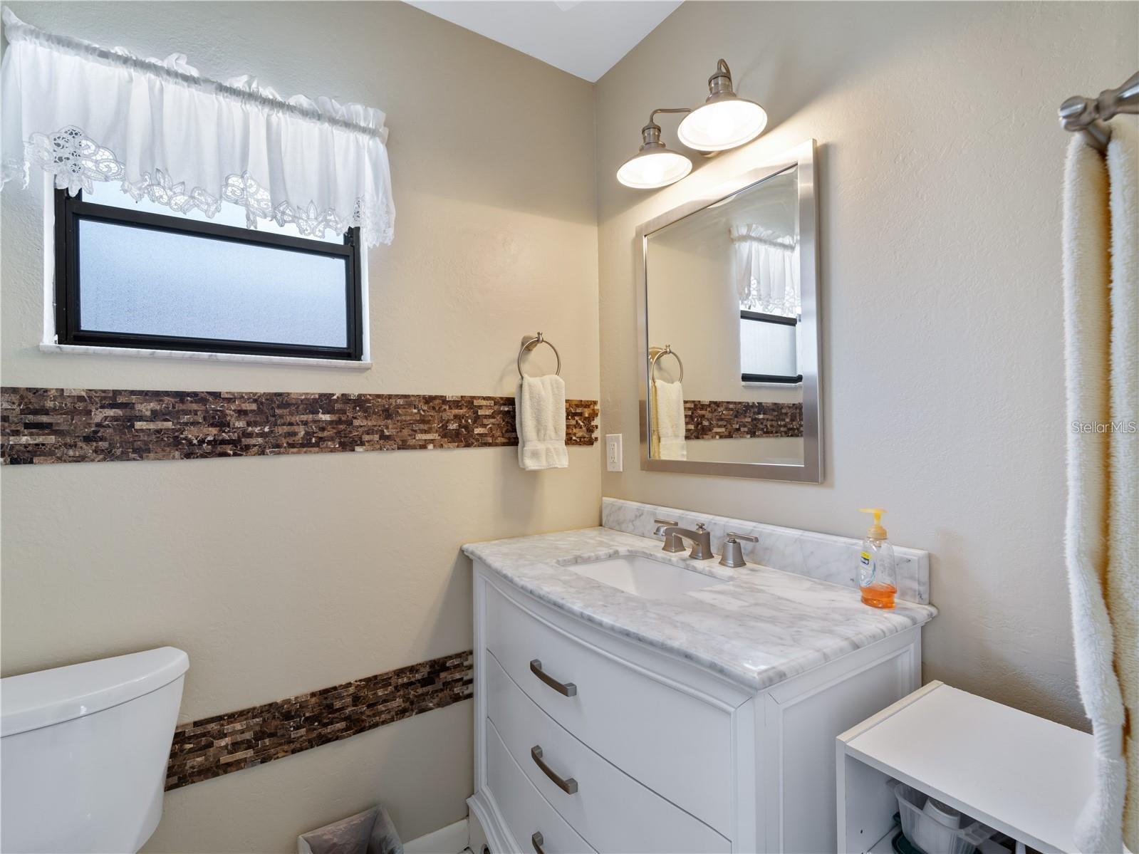 Image 19 of 55 For 1708 Lakeside Drive 1710b