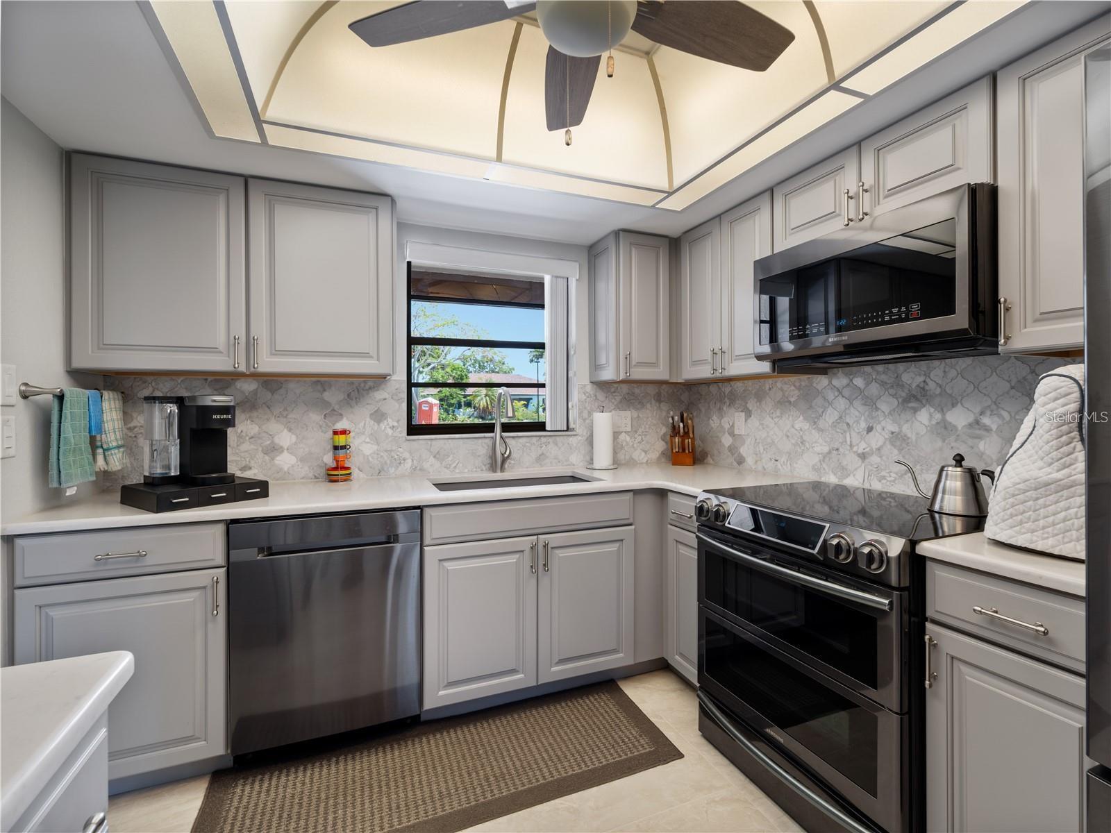 Image 6 of 55 For 1708 Lakeside Drive 1710b
