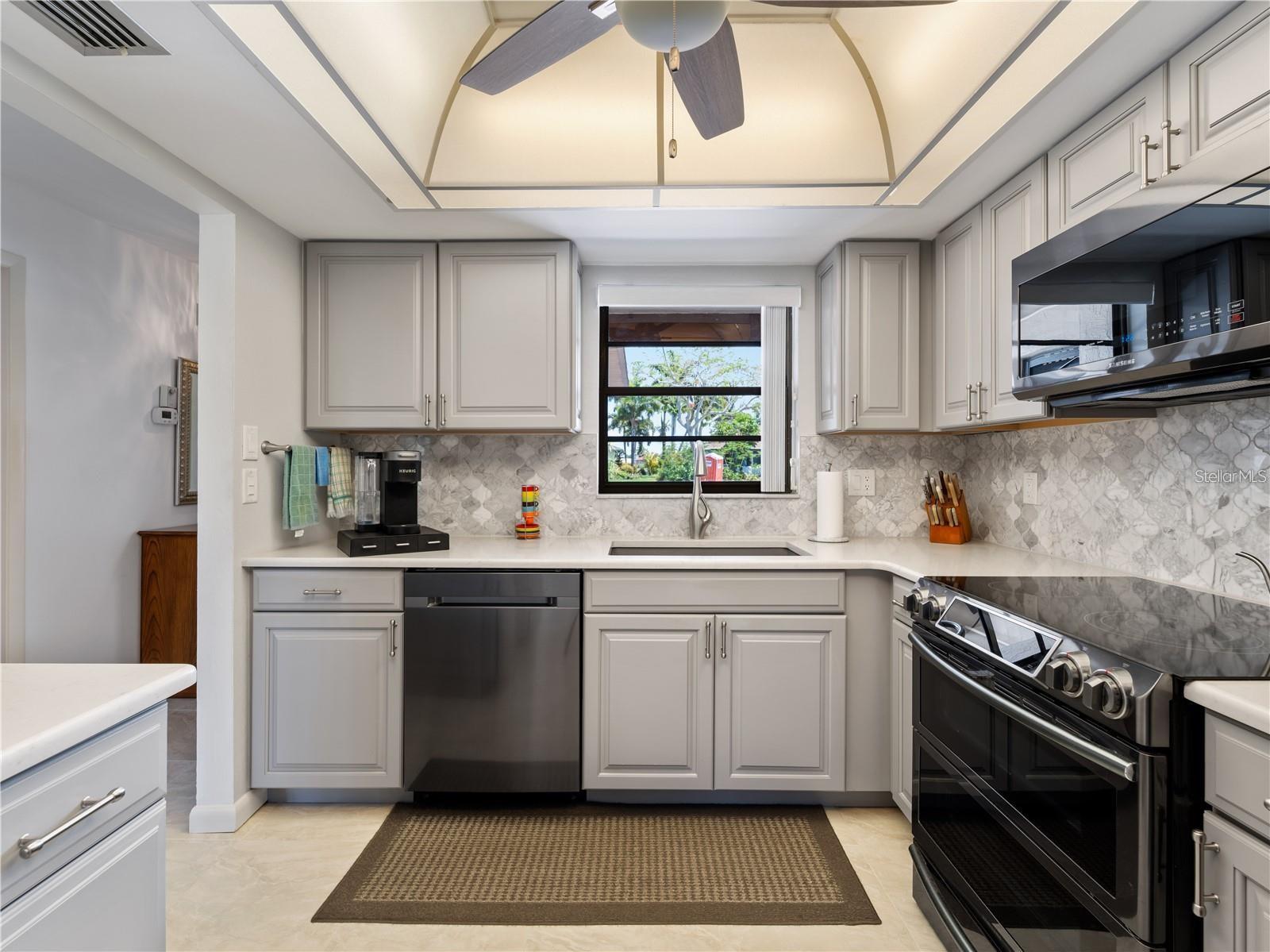 Image 7 of 55 For 1708 Lakeside Drive 1710b