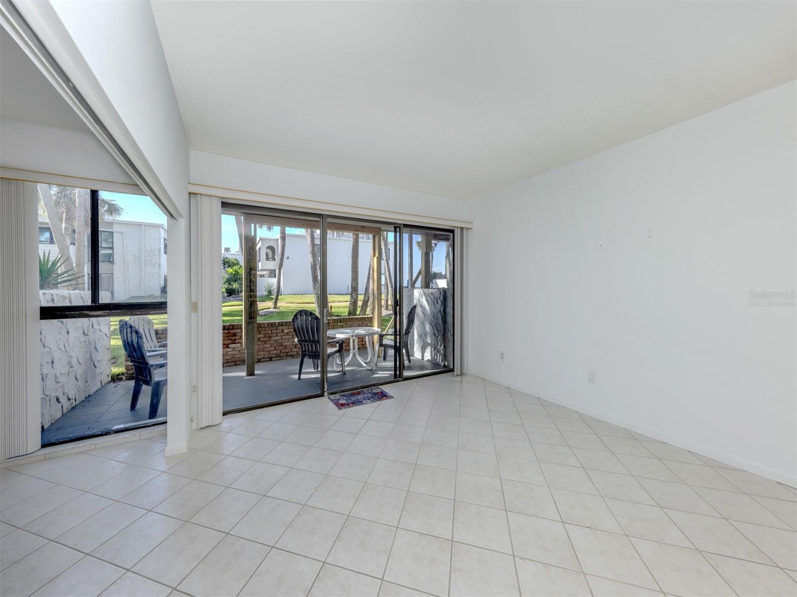 Image 16 of 56 For 1555 Tarpon Center Drive 131