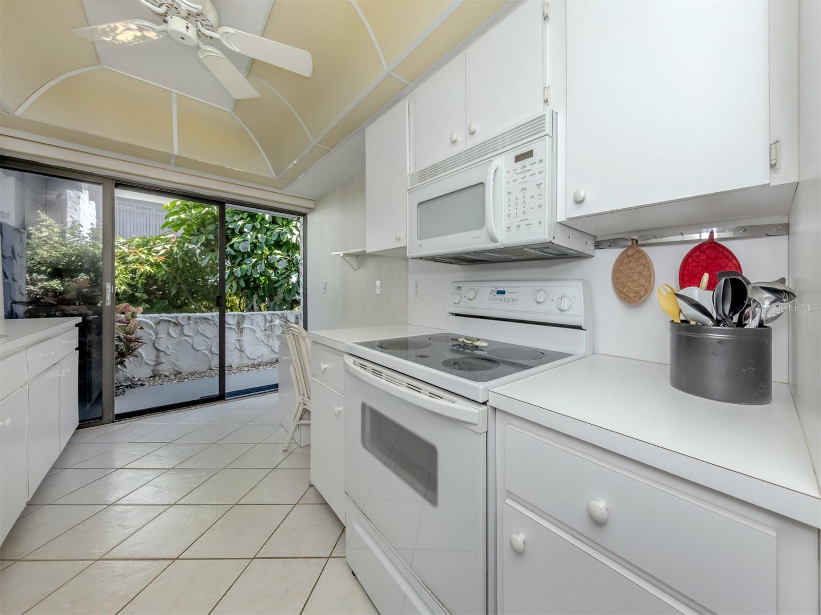 Image 19 of 56 For 1555 Tarpon Center Drive 131