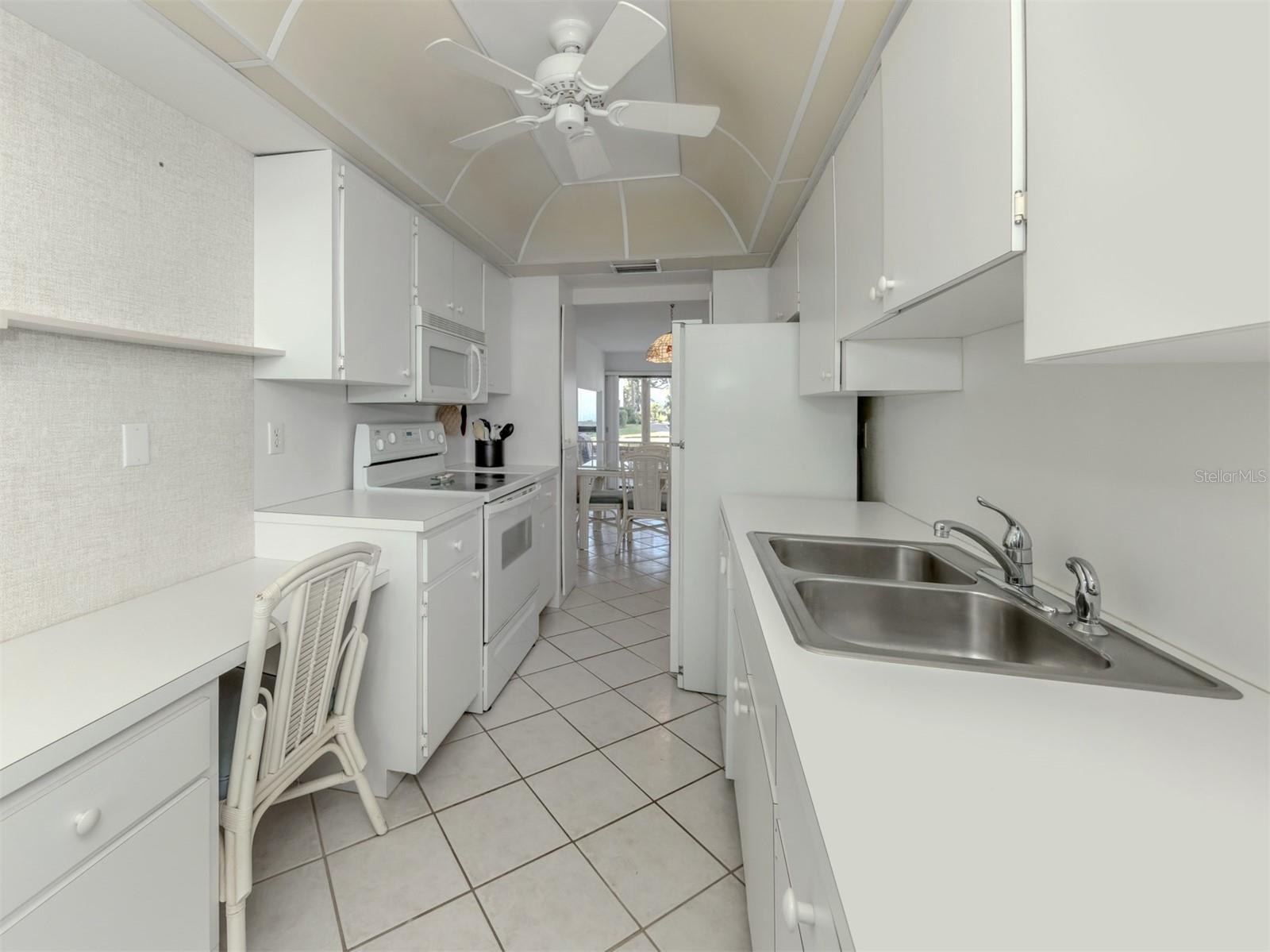 Image 24 of 56 For 1555 Tarpon Center Drive 131