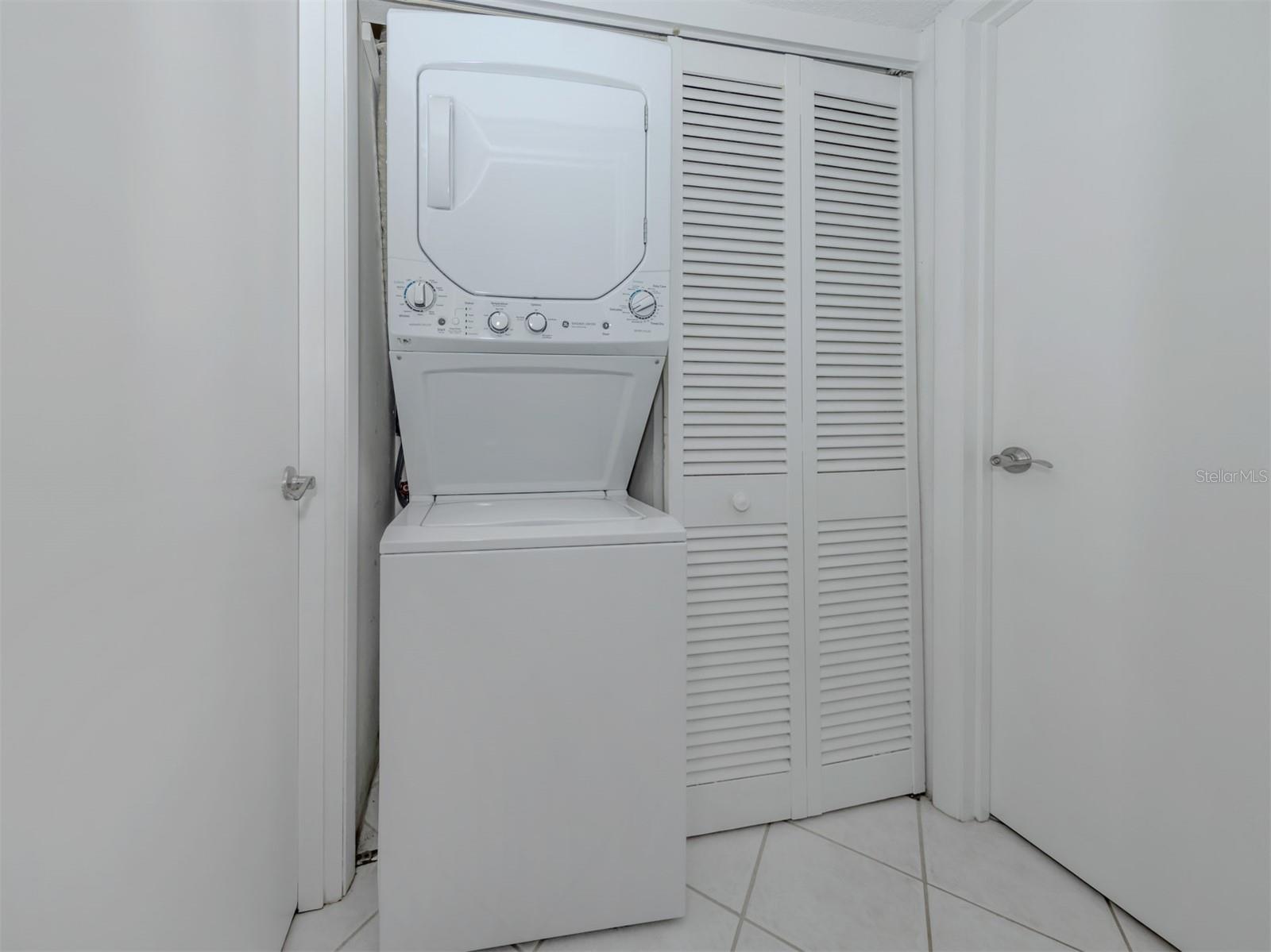 Image 26 of 56 For 1555 Tarpon Center Drive 131