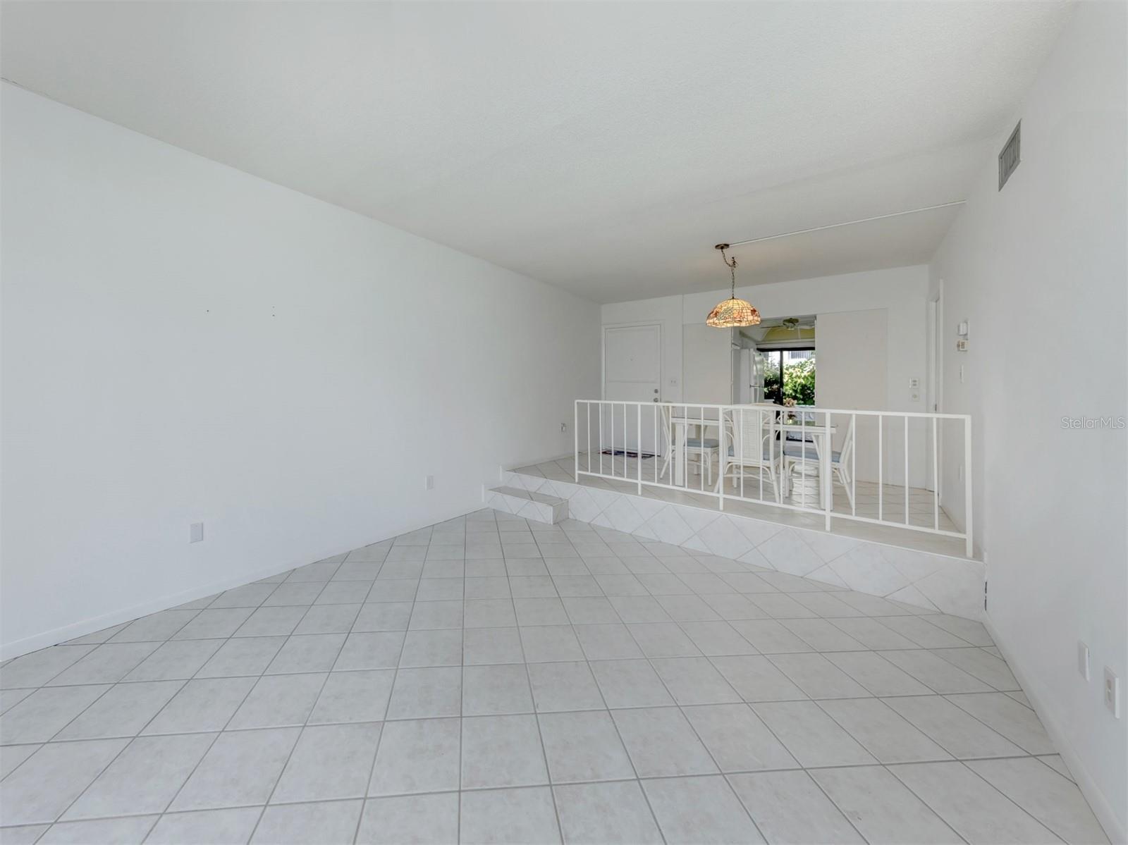 Image 7 of 56 For 1555 Tarpon Center Drive 131