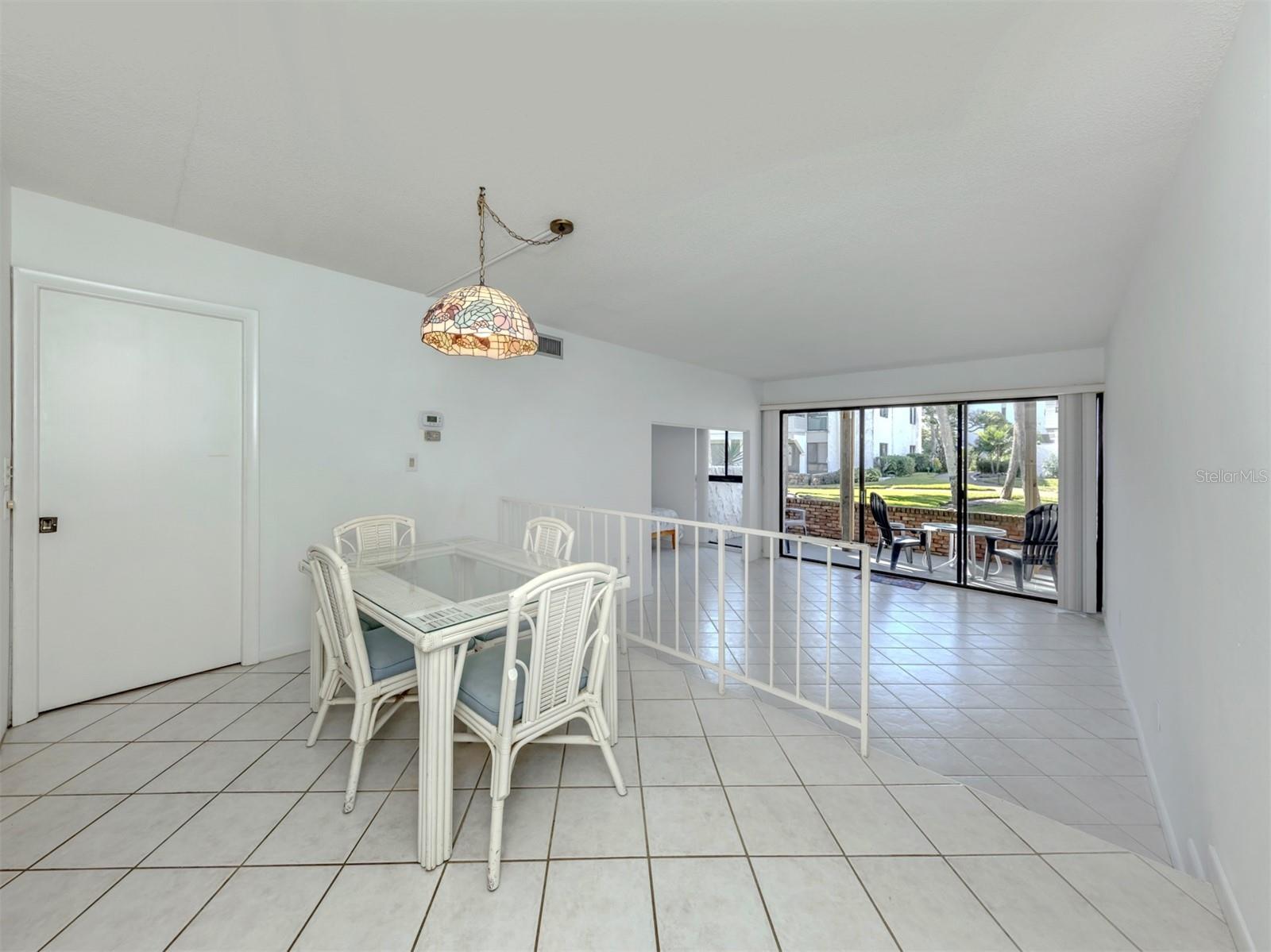 Image 9 of 56 For 1555 Tarpon Center Drive 131
