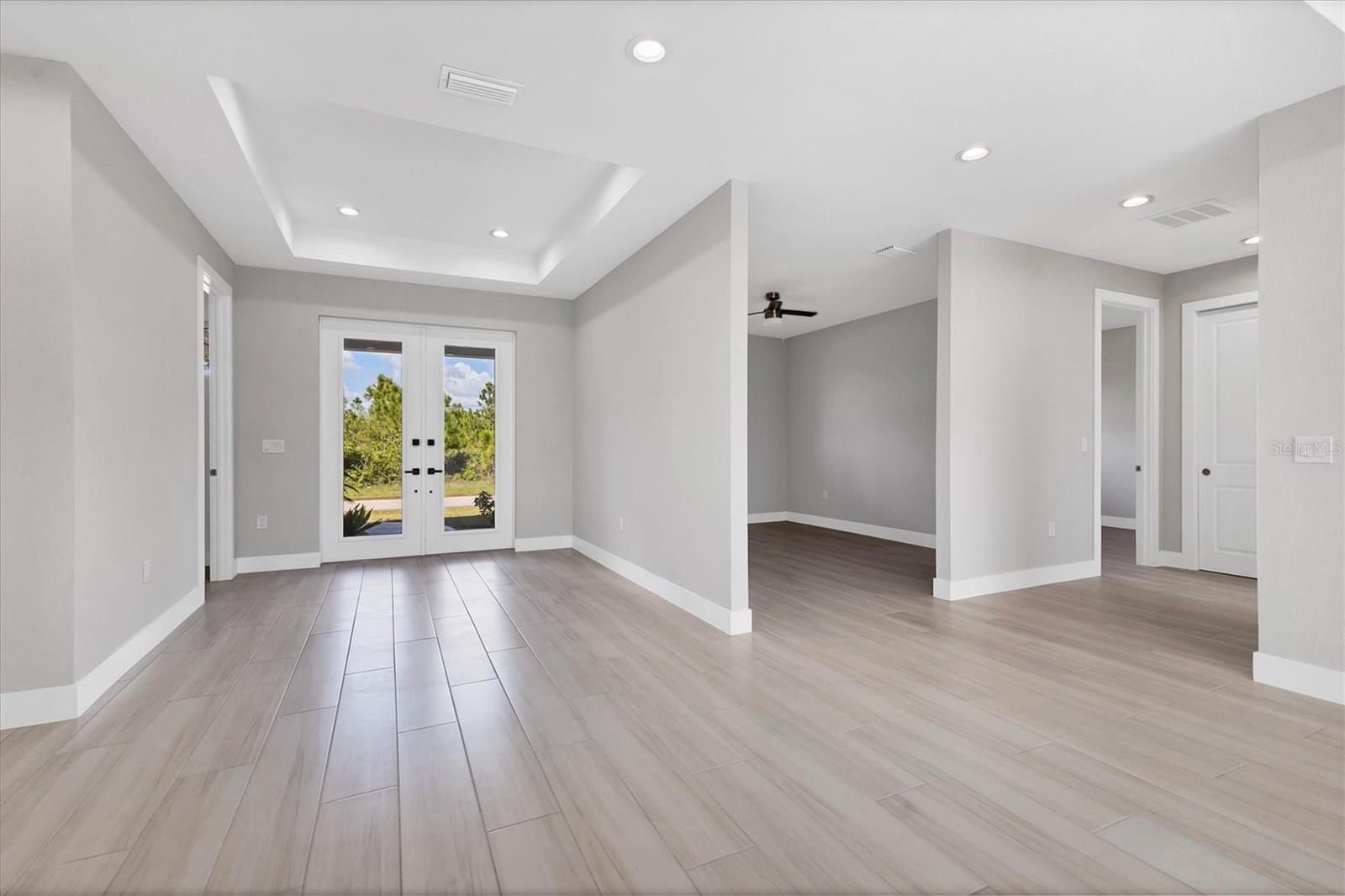 Image 3 of 55 For 14065 Paris Lane