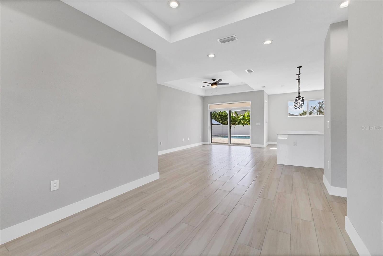 Image 4 of 55 For 14065 Paris Lane