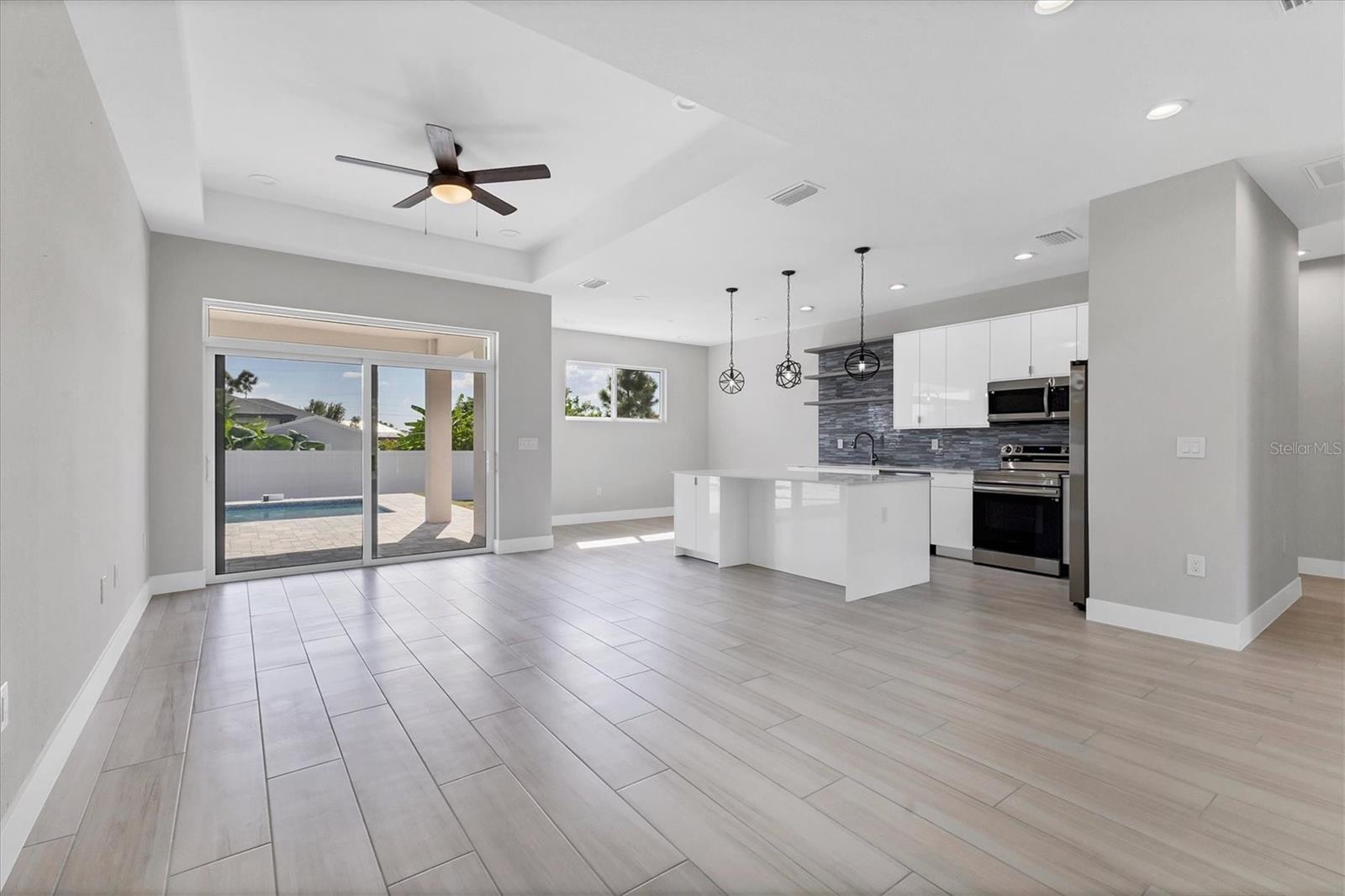 Image 6 of 55 For 14065 Paris Lane