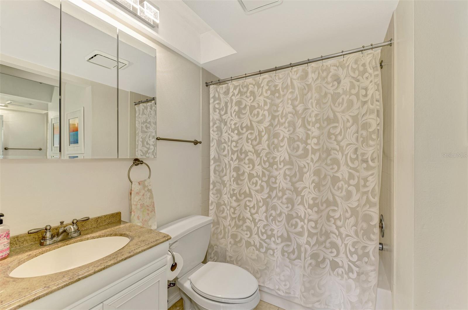 Image 16 of 26 For 4765 Oak Forest Drive W 47
