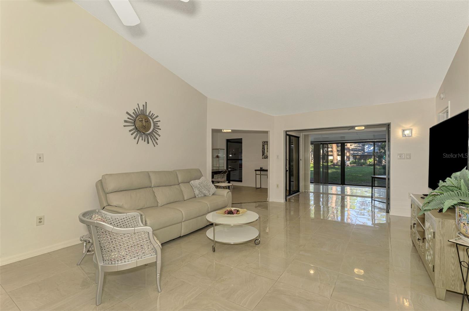 Image 6 of 26 For 4765 Oak Forest Drive W 47