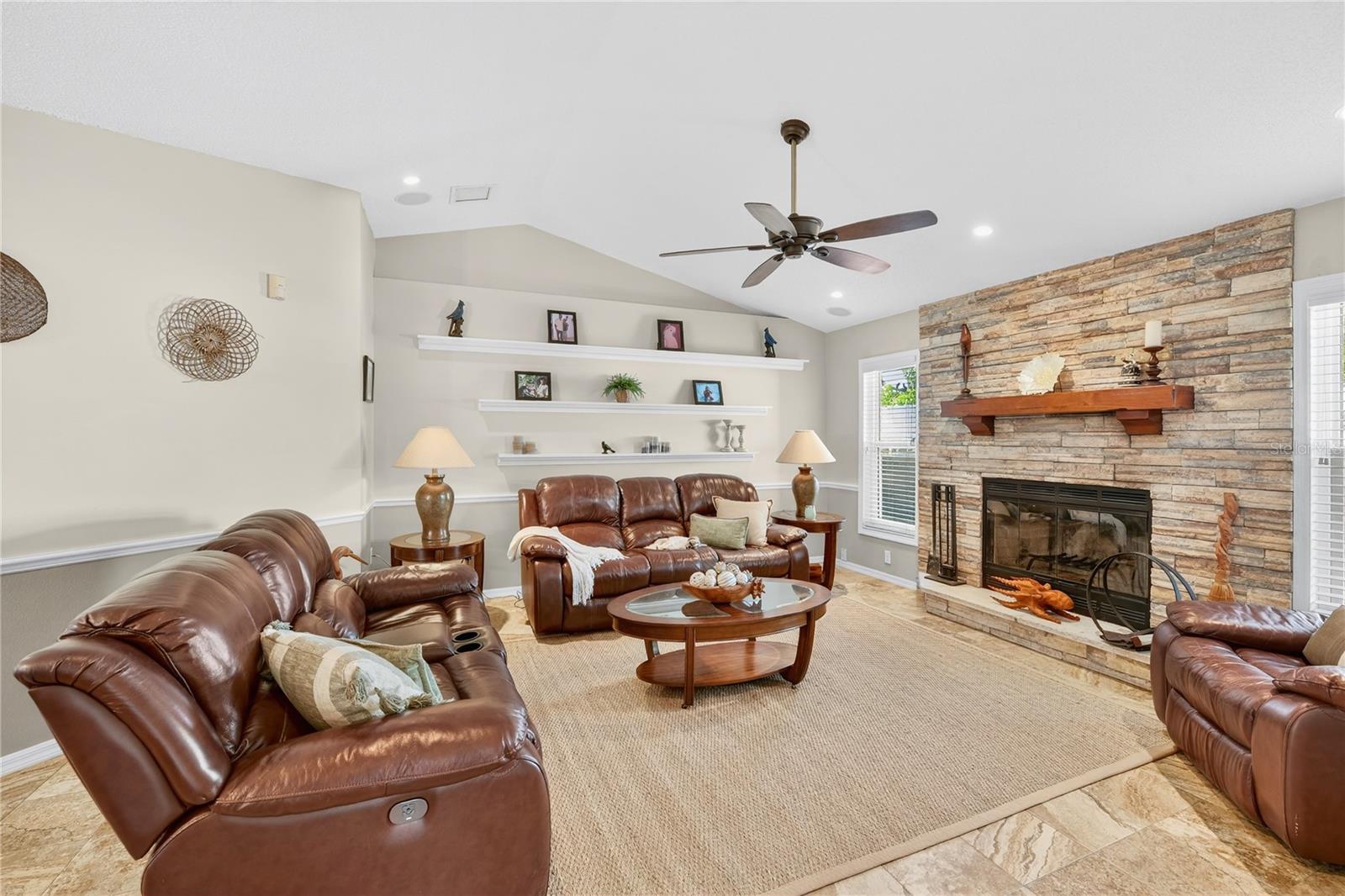 Image 16 of 47 For 319 Oakwood Circle