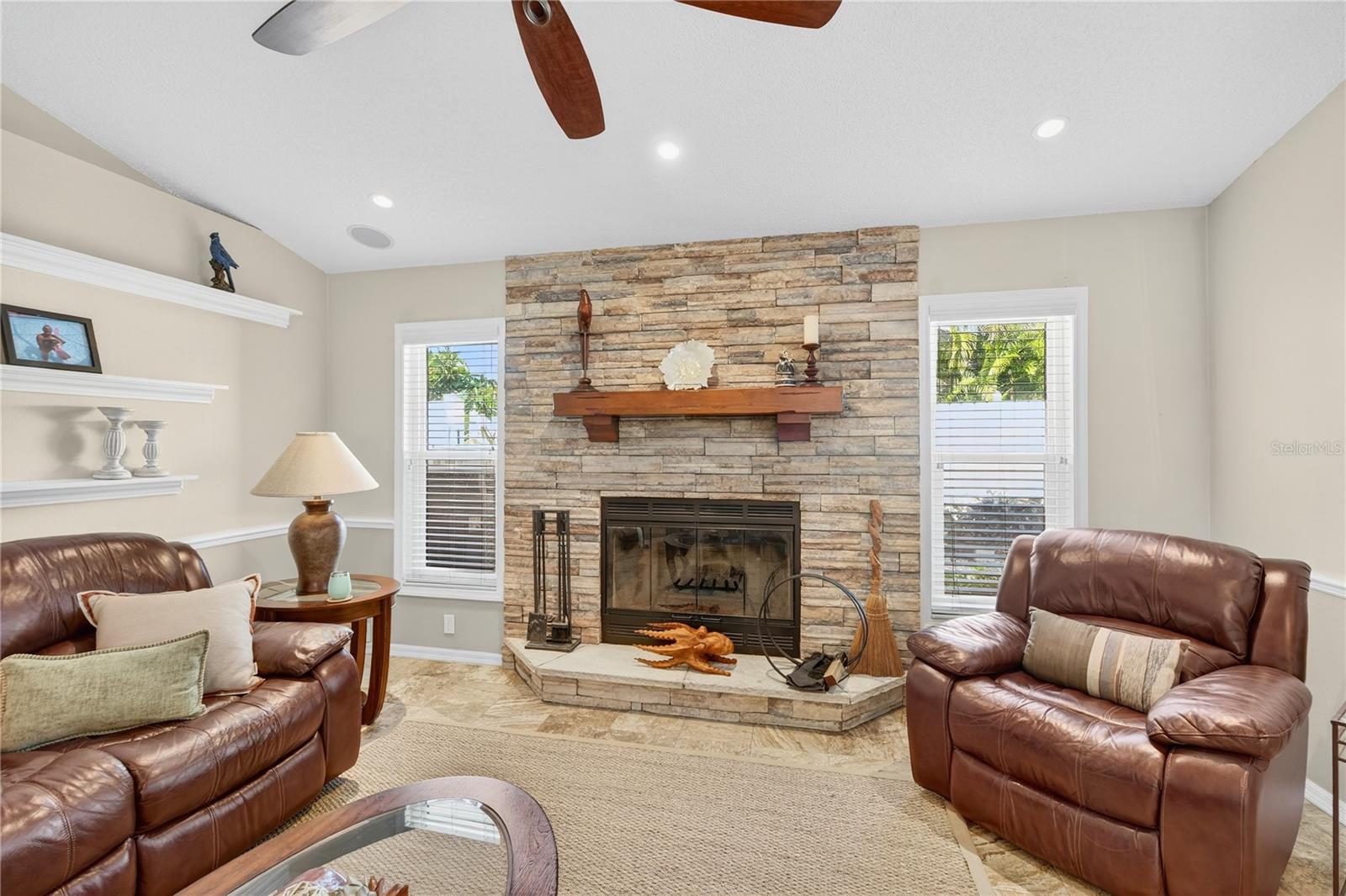 Image 17 of 47 For 319 Oakwood Circle