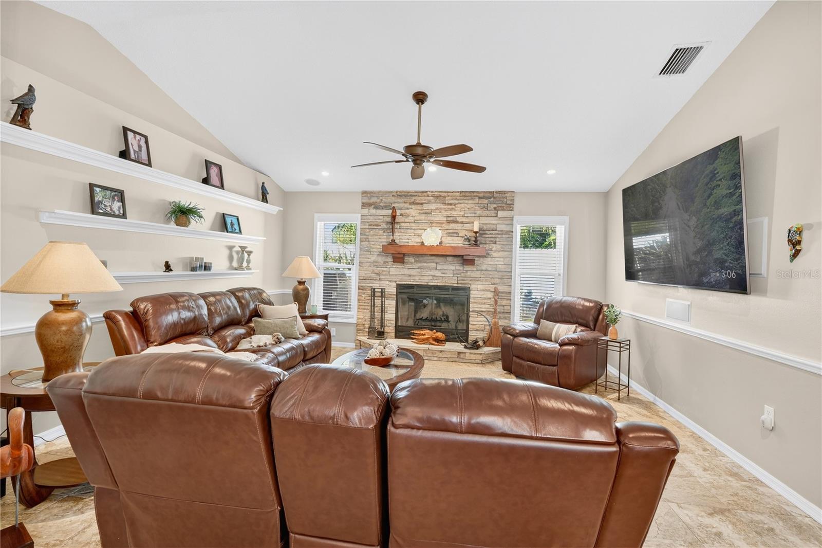 Image 18 of 47 For 319 Oakwood Circle