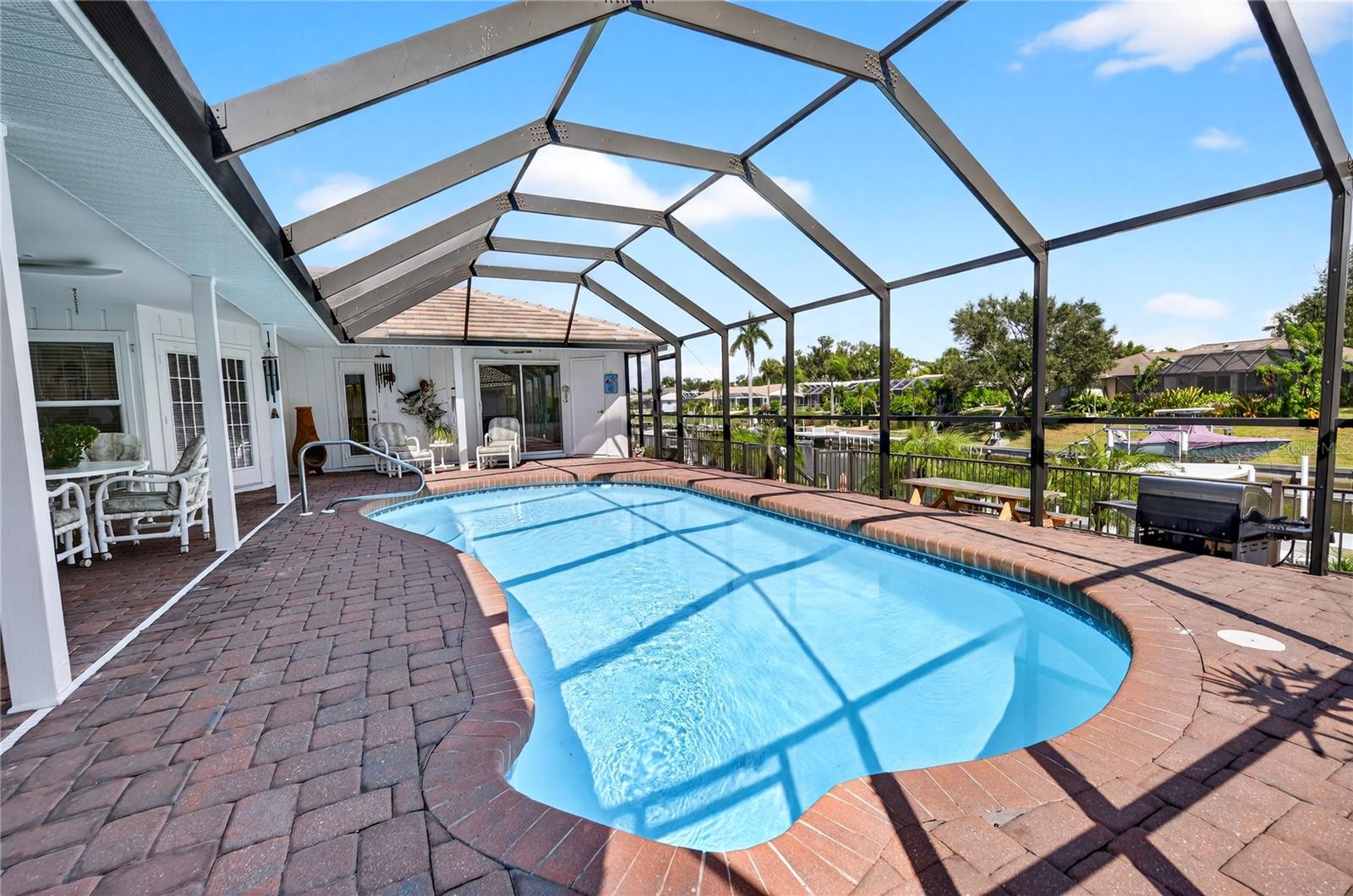 Image 19 of 47 For 319 Oakwood Circle