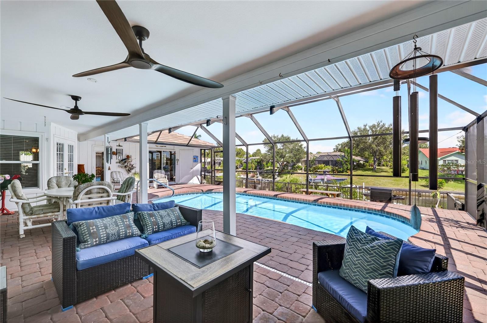 Image 21 of 47 For 319 Oakwood Circle