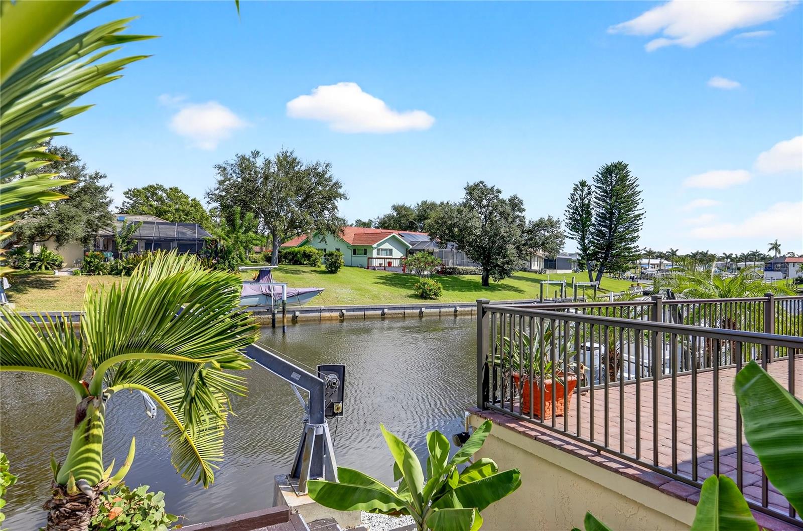 Image 23 of 47 For 319 Oakwood Circle