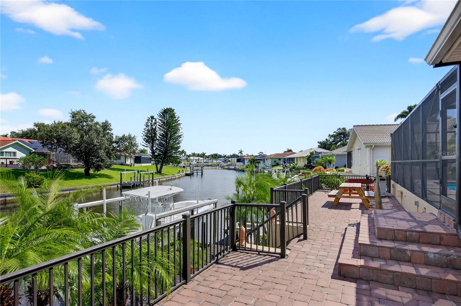 Image 25 of 47 For 319 Oakwood Circle