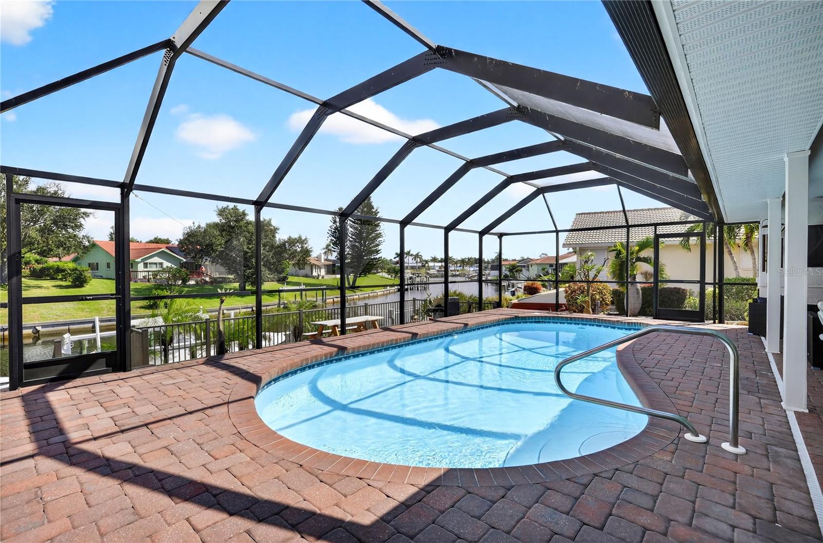 Image 3 of 47 For 319 Oakwood Circle