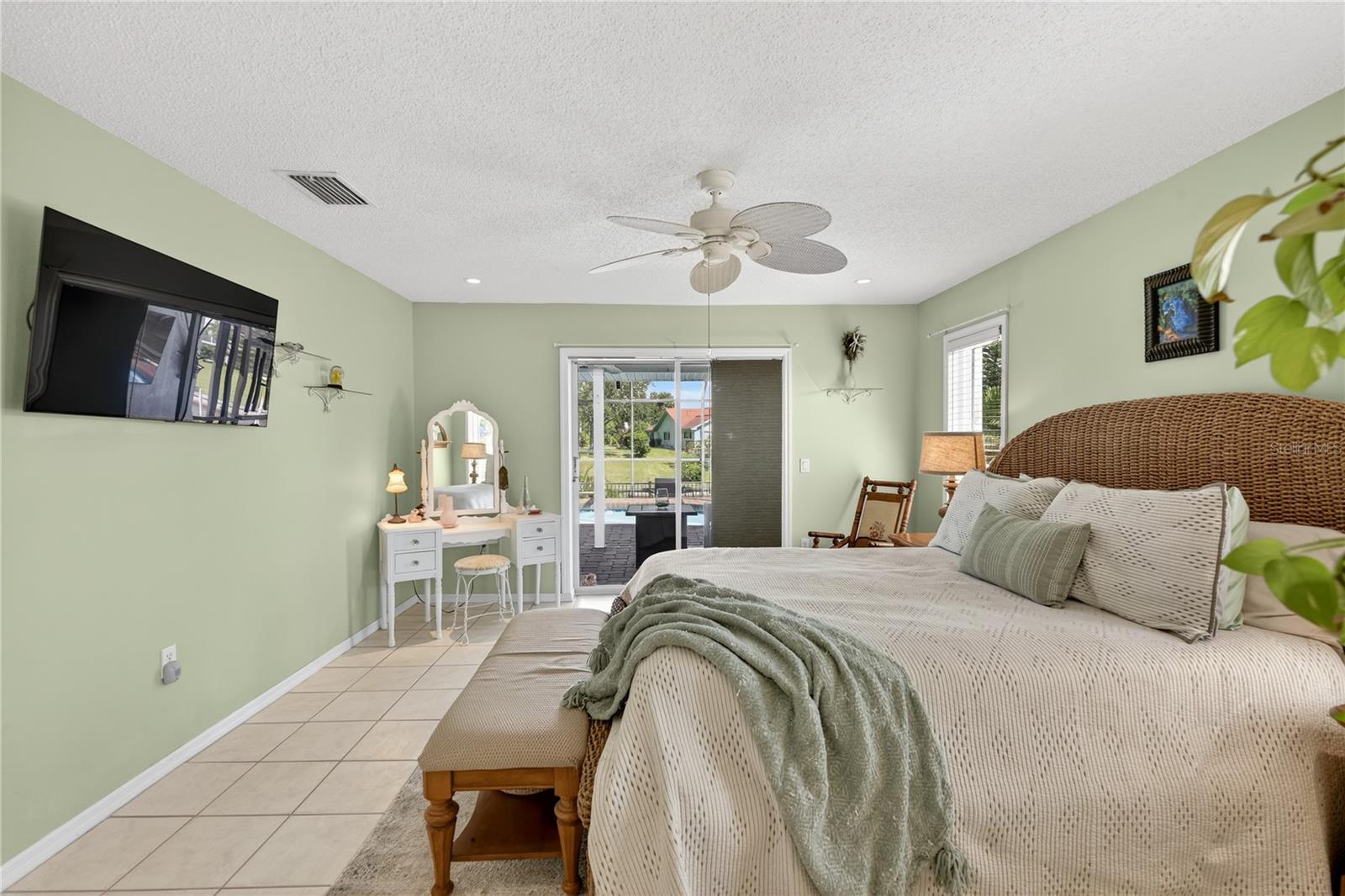 Image 30 of 47 For 319 Oakwood Circle