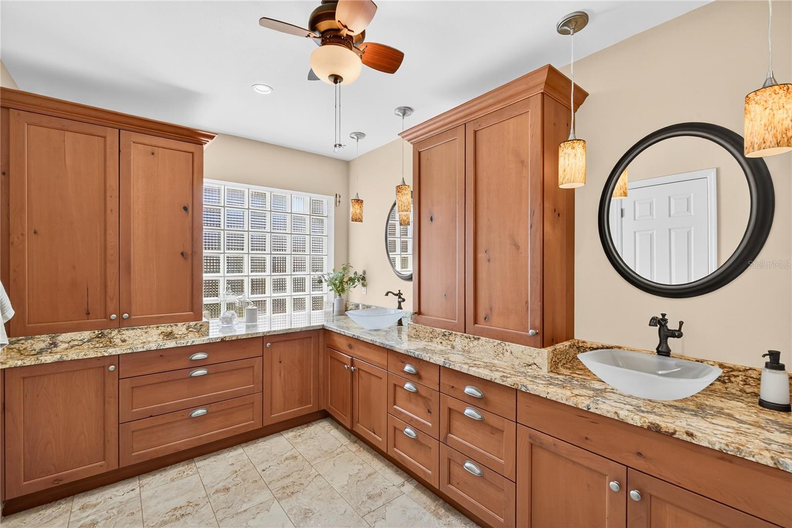 Image 32 of 47 For 319 Oakwood Circle