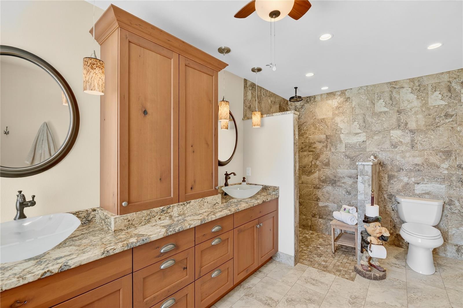 Image 33 of 47 For 319 Oakwood Circle