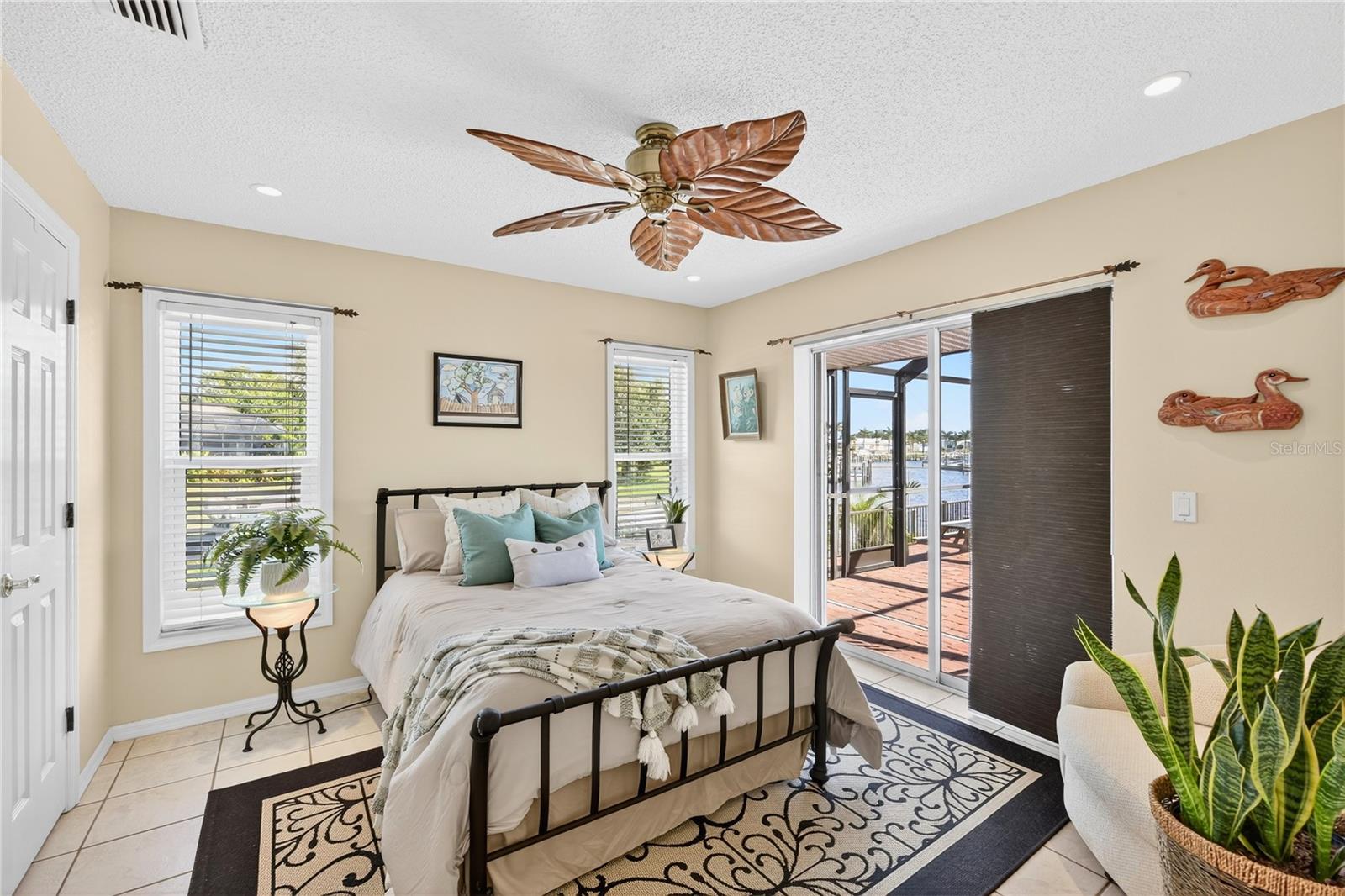 Image 34 of 47 For 319 Oakwood Circle