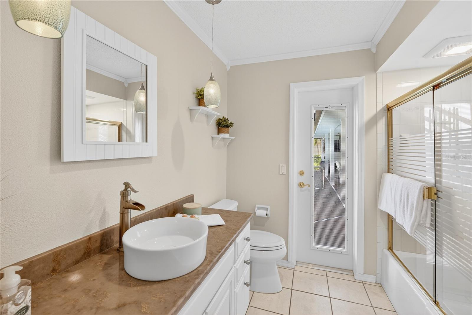 Image 37 of 47 For 319 Oakwood Circle