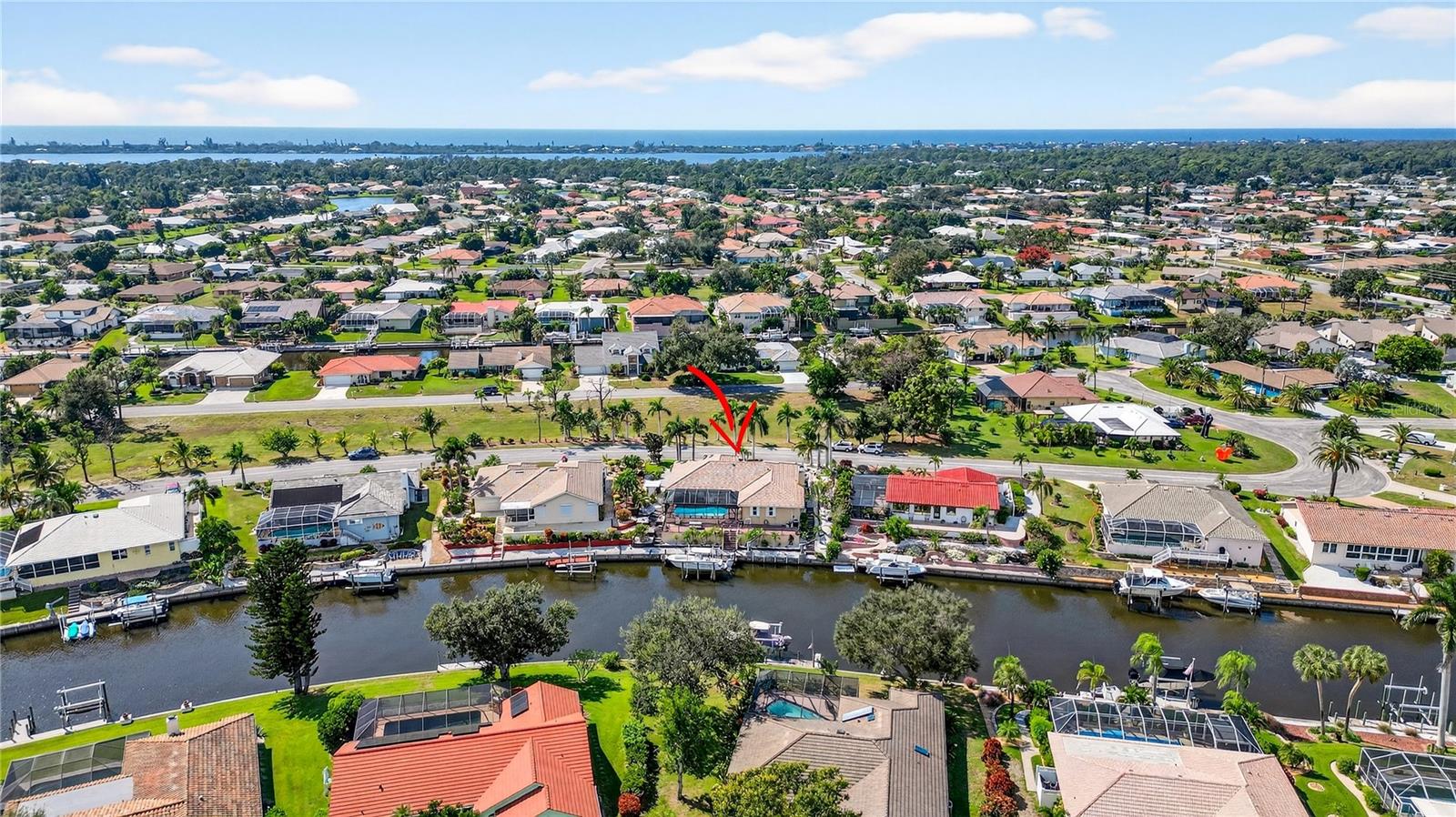 Image 4 of 47 For 319 Oakwood Circle