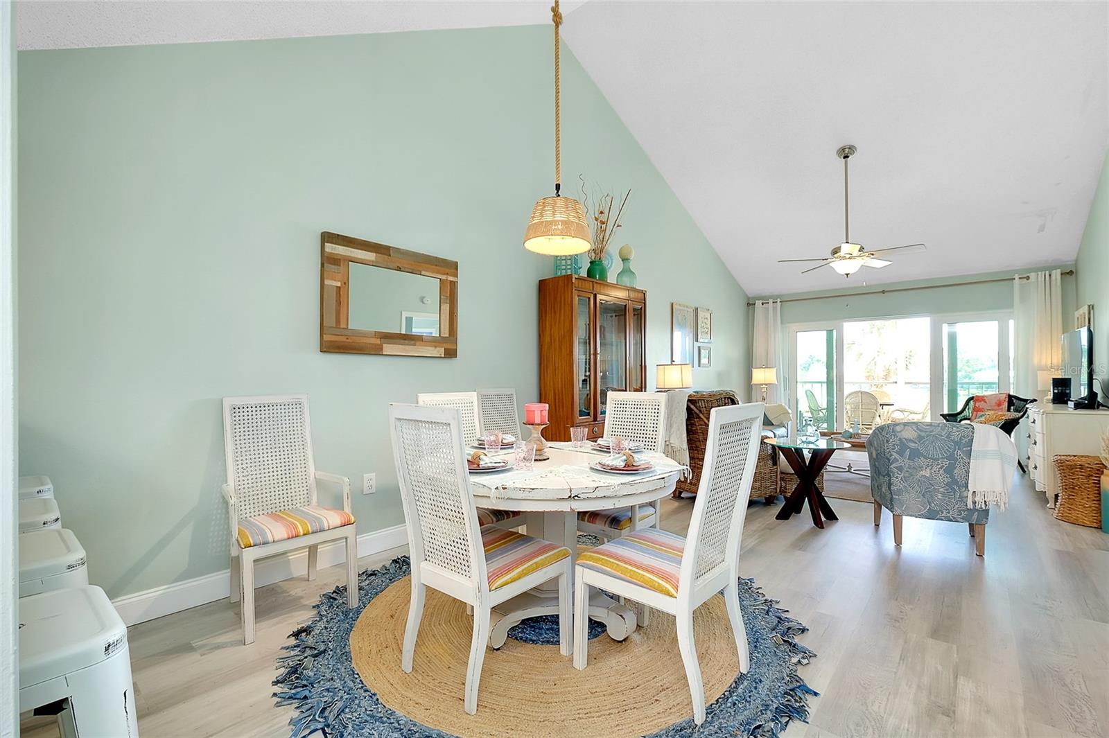 Image 14 of 36 For 410 Cerromar Circle S 240