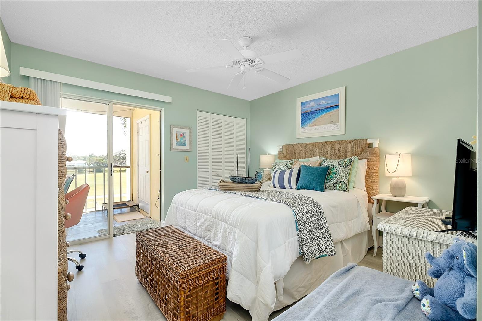 Image 17 of 36 For 410 Cerromar Circle S 240